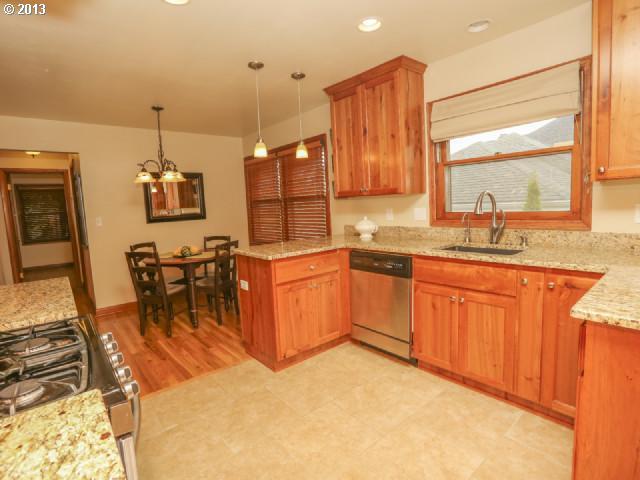 710 Southwest Carson Street Portland, OR 97219 - Photo 7 of 16 Gallery Image 7