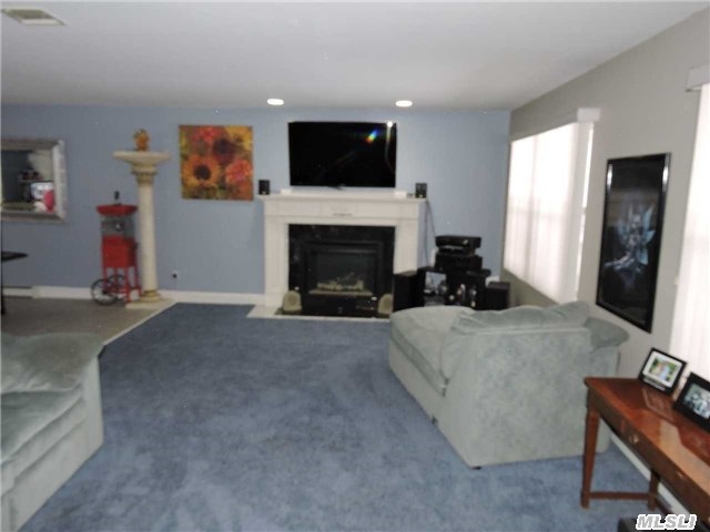 17 Inverness Road Holbrook, NY 11741 - Photo 5 of 19