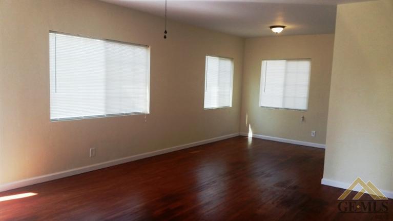 112 Real Road Bakersfield, CA 93309 - Photo 3 of 16 Gallery Image 3