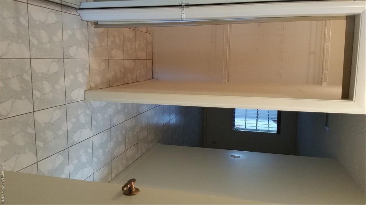 105 Fox Road, Unit 1 Hollywood, FL 33024 - Photo 17 of 24 Gallery Image 17