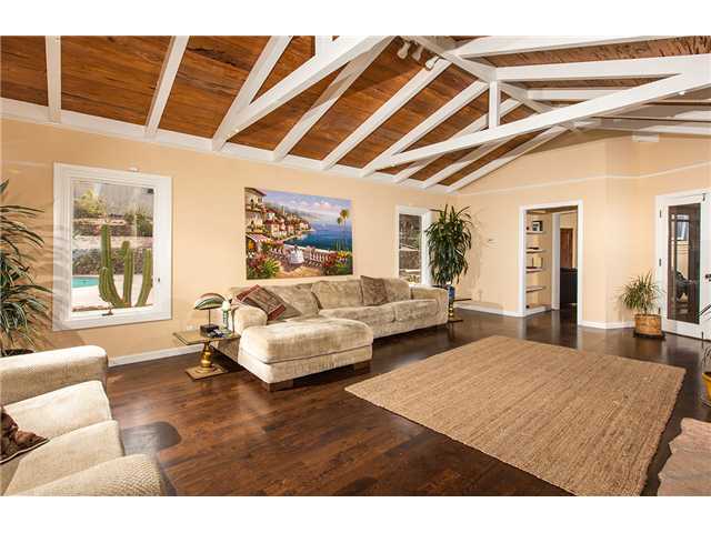 2810 Hidden Valley Road La Jolla, CA 92037 - Photo 9 of 19 Living Room