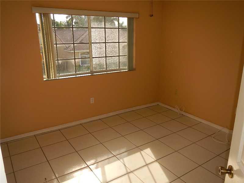 4500 Southwest 154th Place Miami, FL 33185 - Photo 7 of 16
