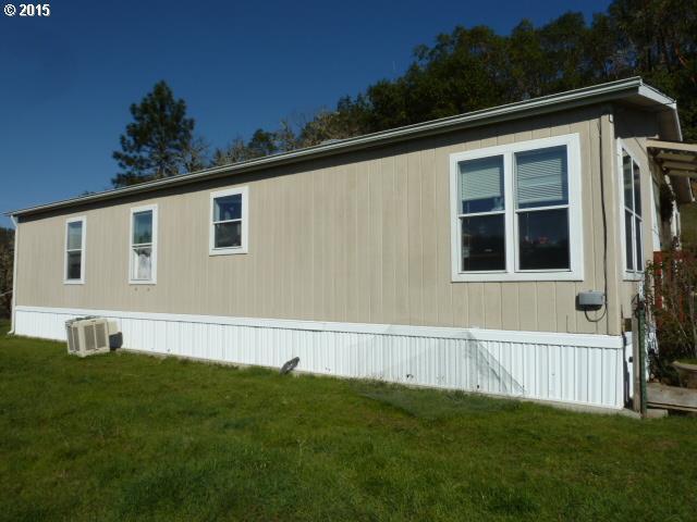 3079 Shoestring Road Riddle, OR 97469 - Photo 9 of 16