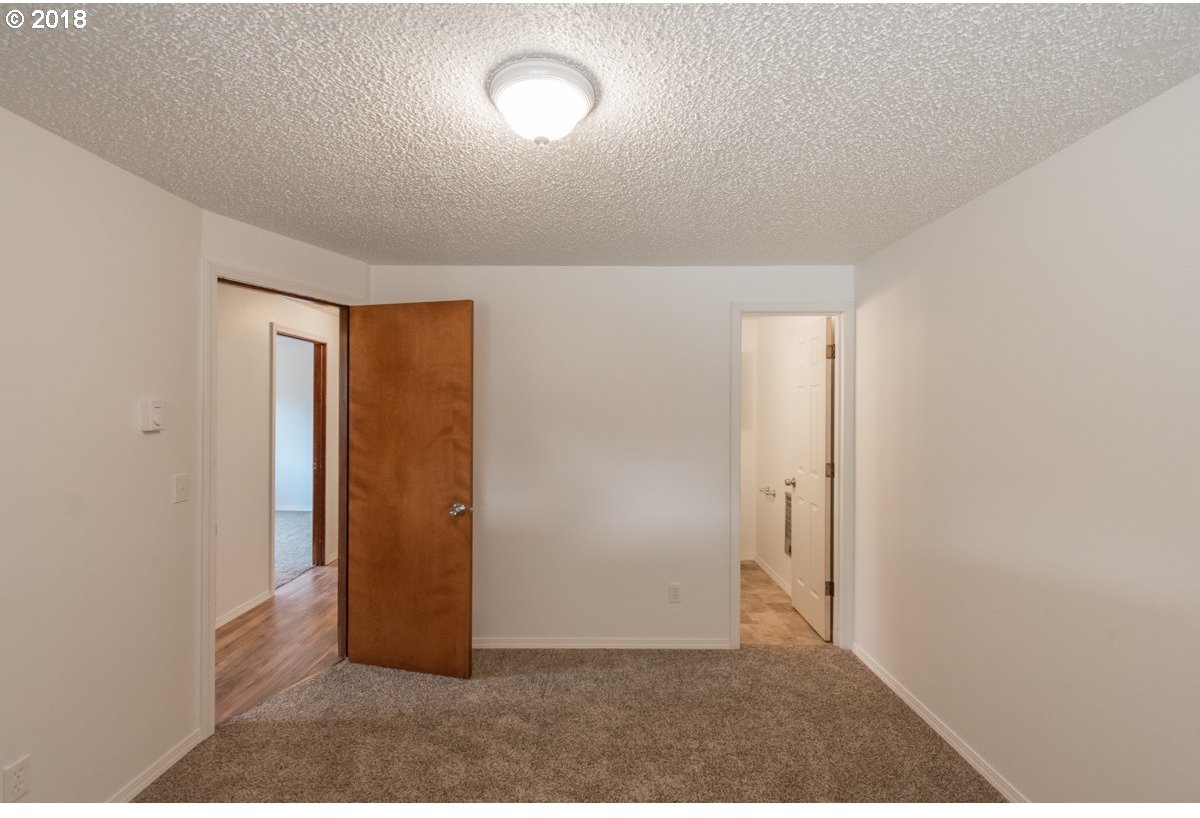 1275 Grove Street Lebanon, OR 97355 - Photo 16 of 32 Gallery Image 16