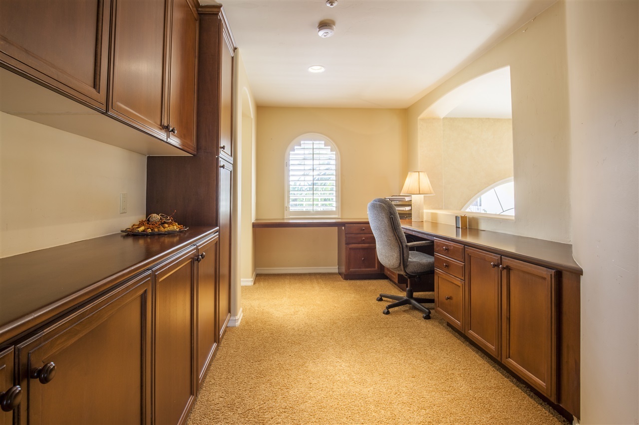 6802 Farms View Court Rancho Santa Fe, CA 92067 - Photo 20 of 25 This study hall is perfect for the student or household manager.