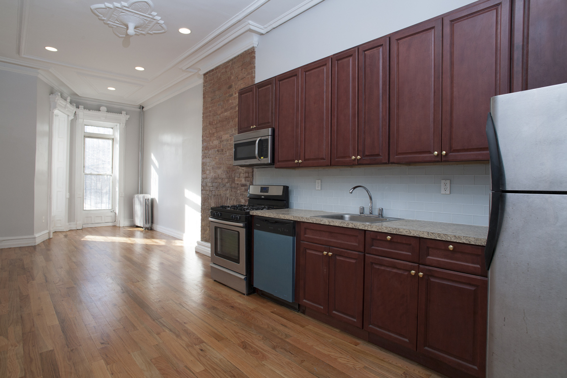 439 Tompkins Avenue, Unit 3 Brooklyn, NY 11216 - Photo 2 of 5