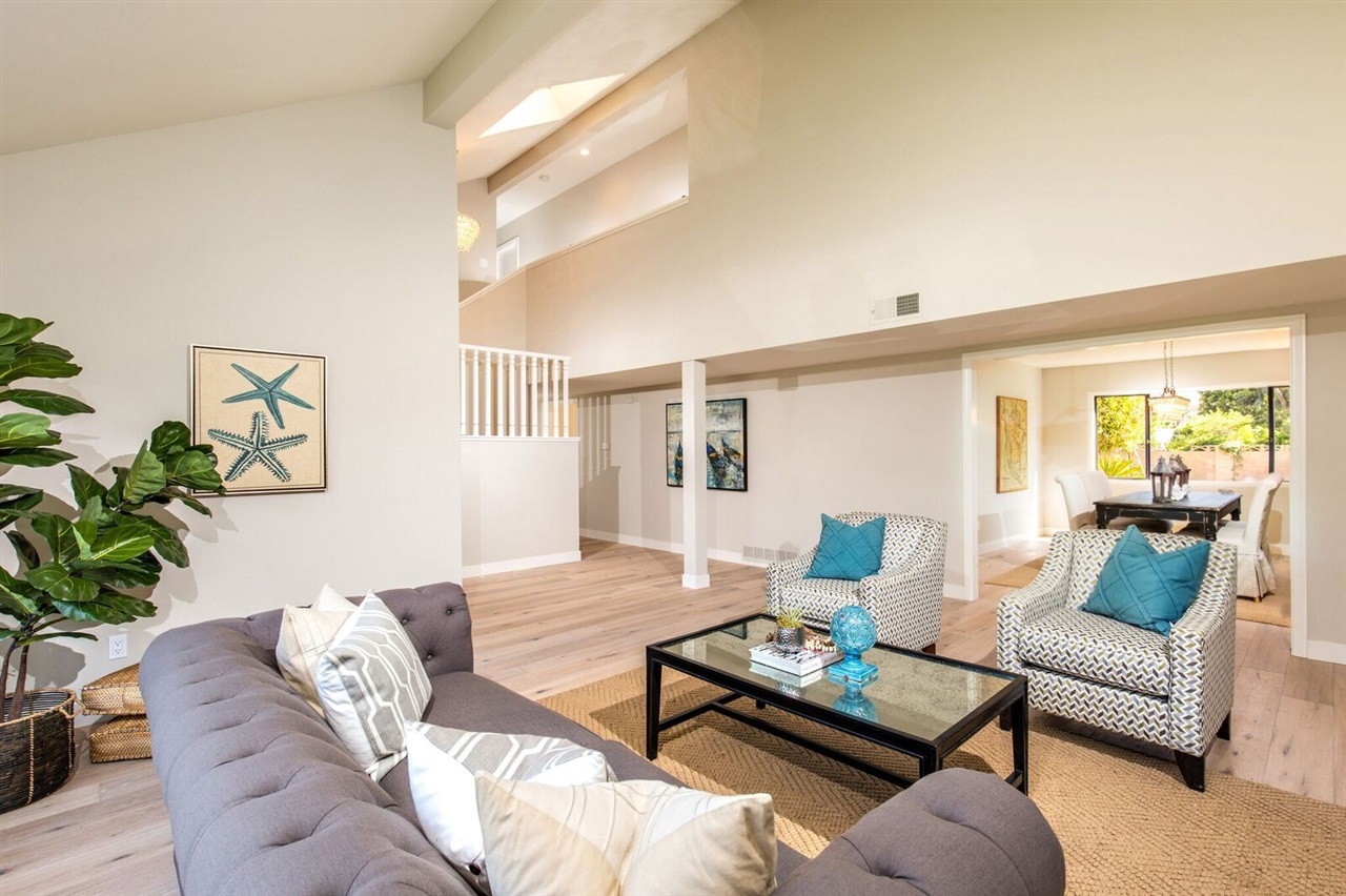 8393 Cliffridge Lane La Jolla, CA 92037 - Photo 5 of 25