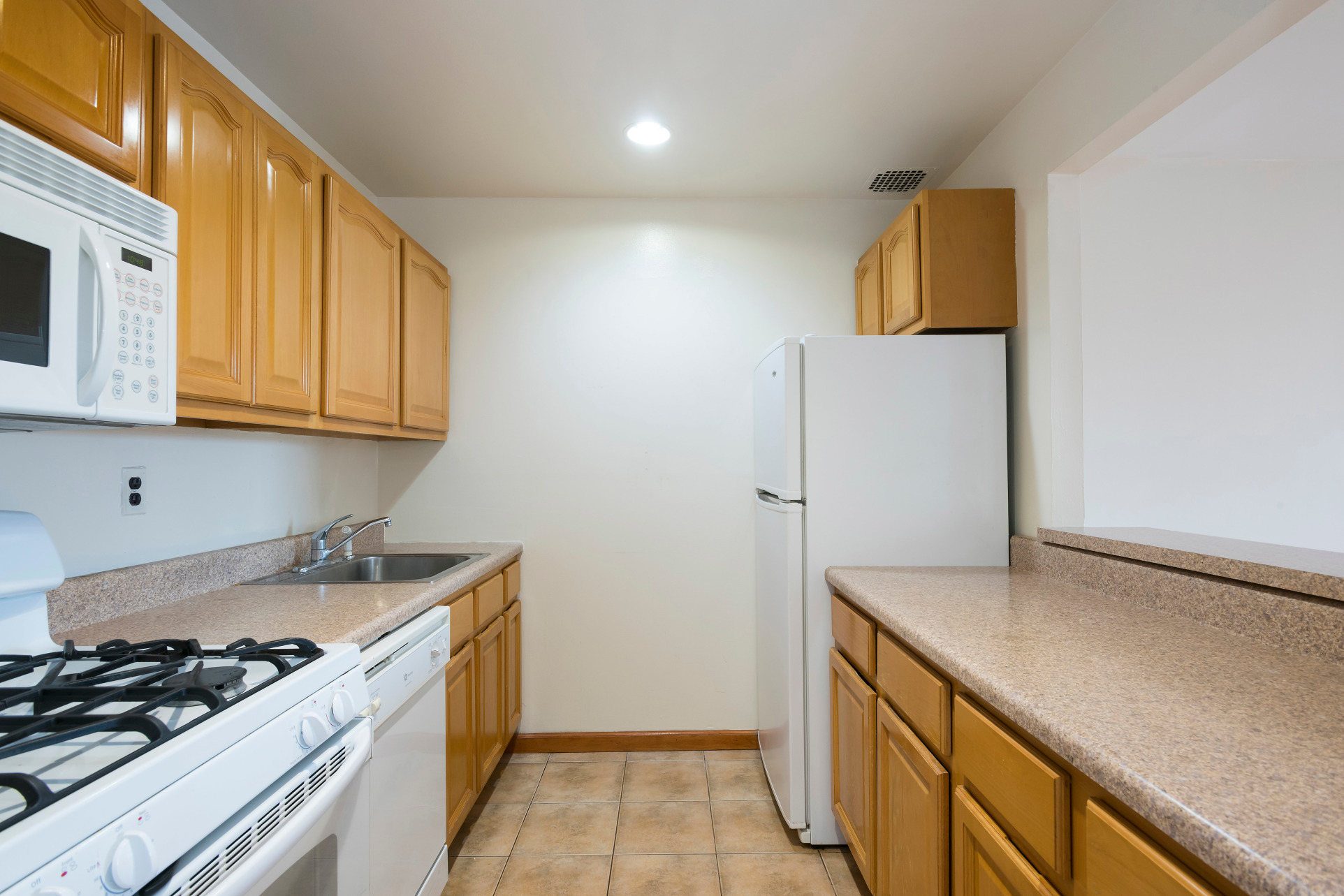 253 West 73rd Street, Unit 12H Manhattan, NY 10023 - Photo 4 of 9