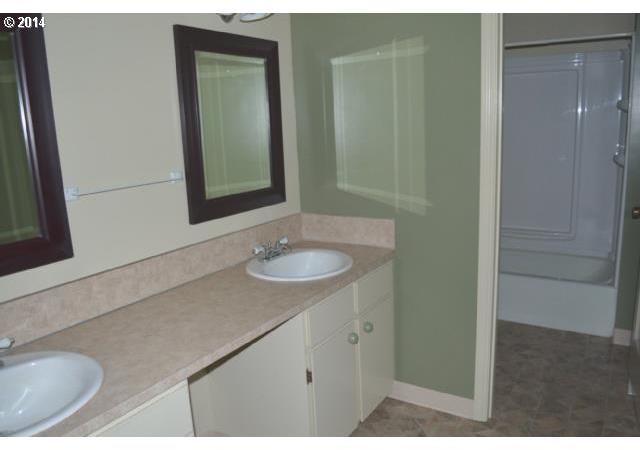 24411 Southwest Daniel Road Beaverton, OR 97078 - Photo 13 of 16