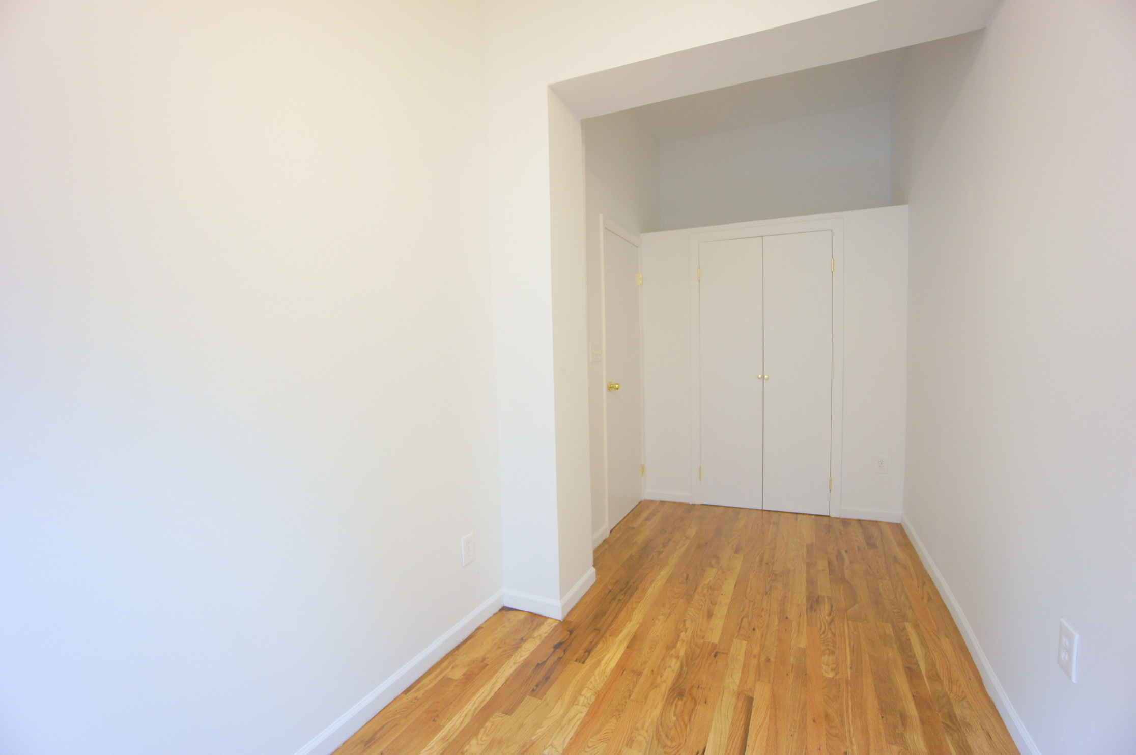 64 West 70th Street, Unit 4B Manhattan, NY 10023 - Photo 3 of 5