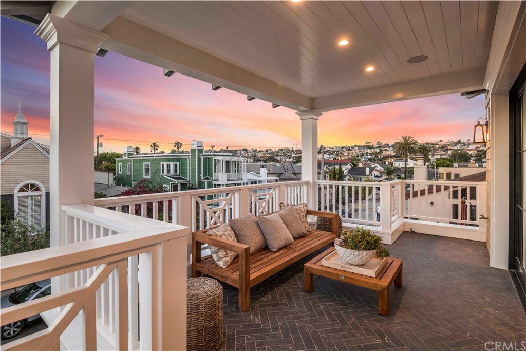 424 1st Street Manhattan Beach, CA 90266 - Photo 7 of 38