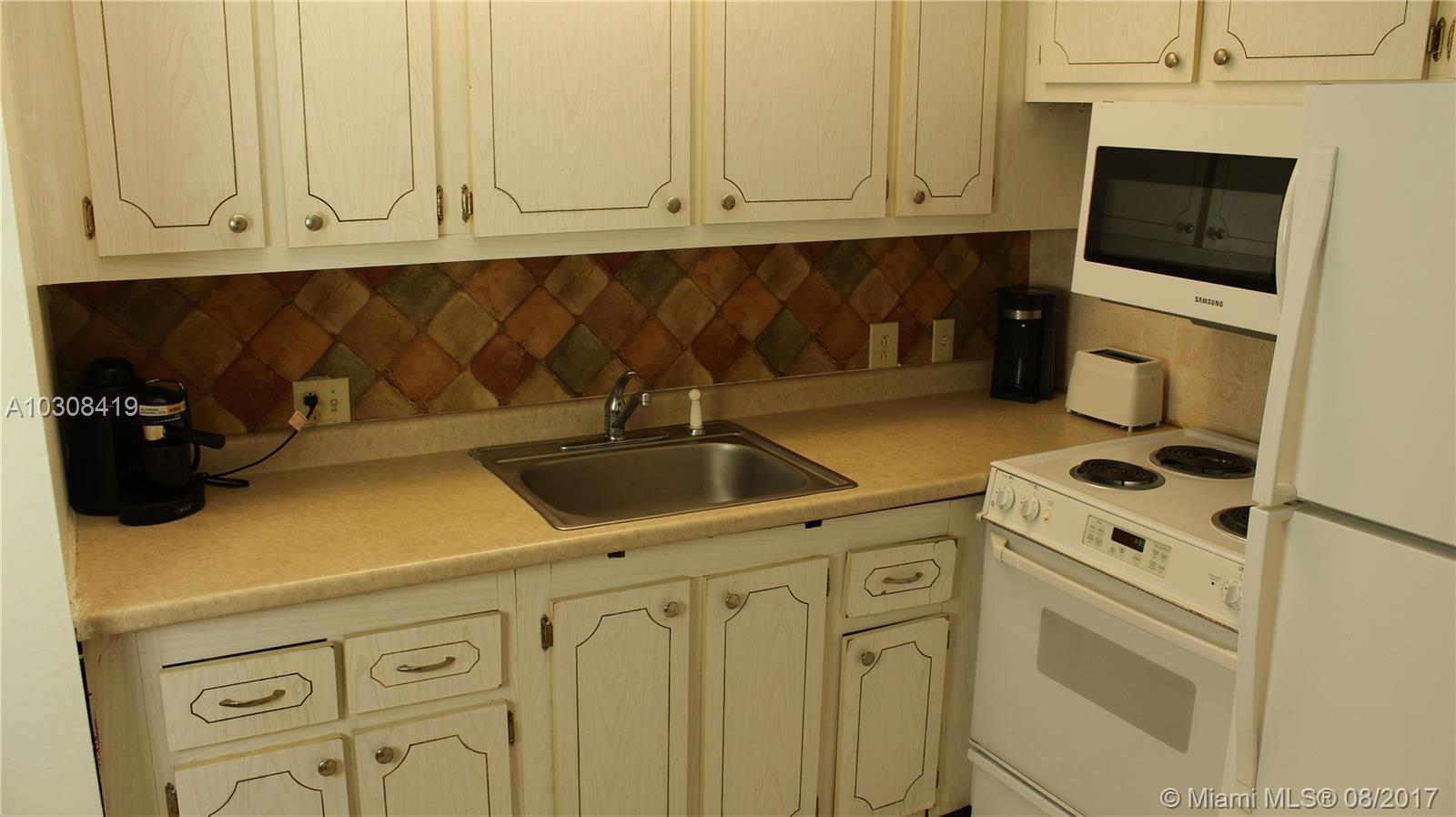 134 Suffolk F, Unit D Boca Raton, FL 33434 - Photo 2 of 8