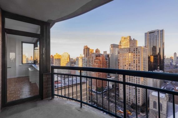 124 West 60th Street, Unit 23N Manhattan, NY 10023 - Photo 7 of 9