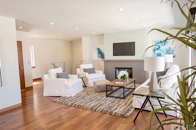 3215 Vista Drive Manhattan Beach, CA 90266 - Photo 8 of 36