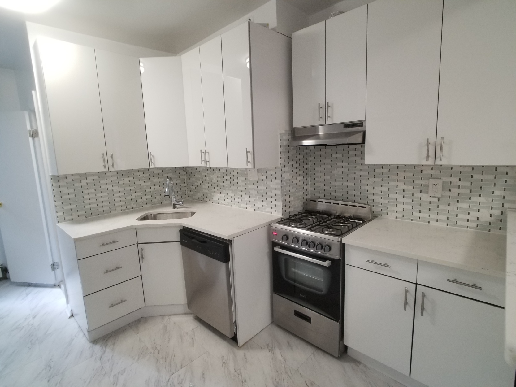 1011 Manhattan Avenue, Unit 2R Brooklyn, NY 11222 - Photo 8 of 9