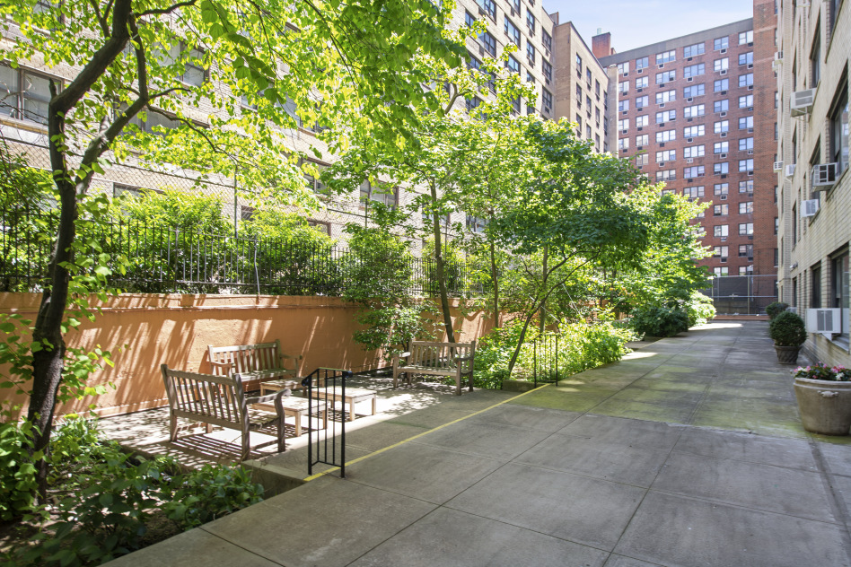 425 E 79th St, Manhattan, NY 10075 - Photo 8 of 13