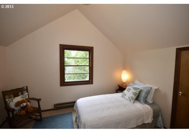 3018 Southwest Flower Terrace Portland, OR 97239 - Photo 6 of 15 Gallery Image 6
