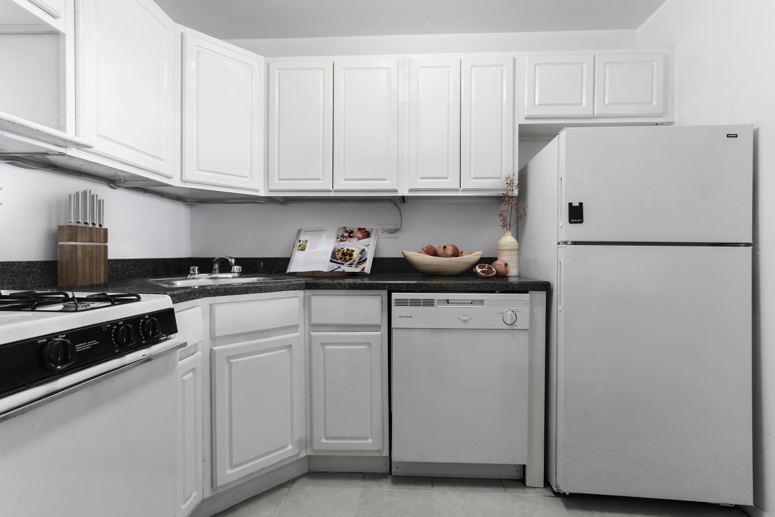 320 East 65th Street, Unit 527 Manhattan, NY 10065 - Photo 3 of 3