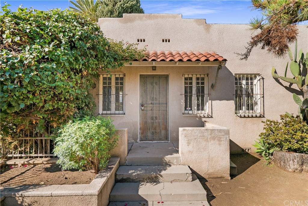 4061 Mission Inn Avenue Riverside, CA 92501 - Photo 23 of 30 Each entrance has it's own separate address.