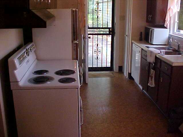 1060 Haledale Road Memphis, TN 38116 - Photo 3 of 12 Kitchen area.