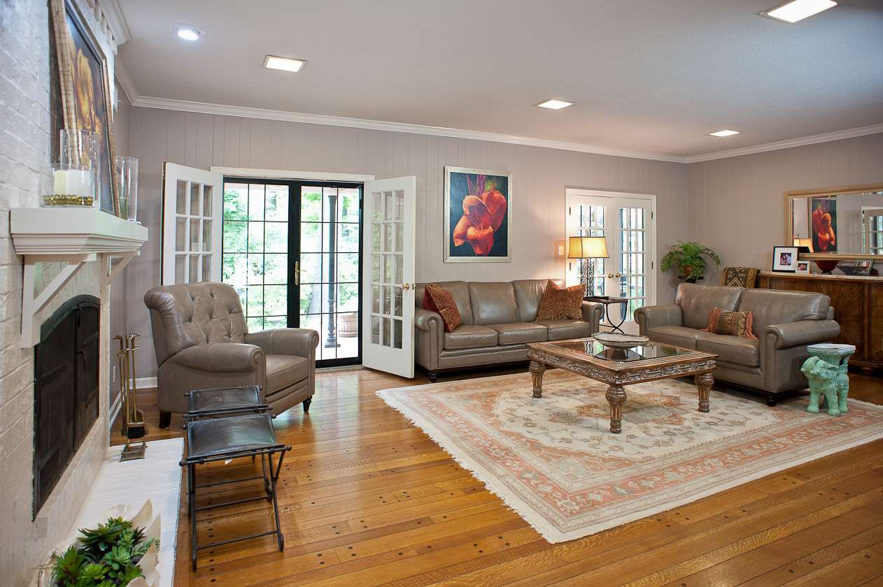 2337 Kirby Road Memphis, TN 38119 - Photo 6 of 25 Gourgeous peg hardwood floors accent this roomy den. Den feautures nine foot ceilings, wet bar. Two sets of french doors open on to 53' covered verandah.