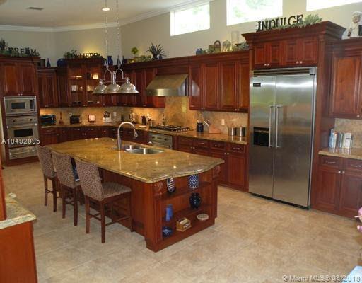6040 Southwest 97th Avenue Miami, FL 33173 - Photo 4 of 11