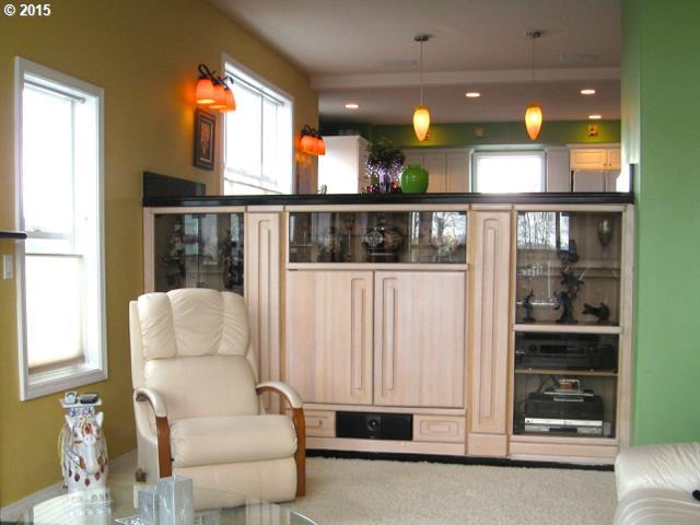 340 Northeast Bridgeton Road Portland, OR 97211 - Photo 6 of 16 Gallery Image 6