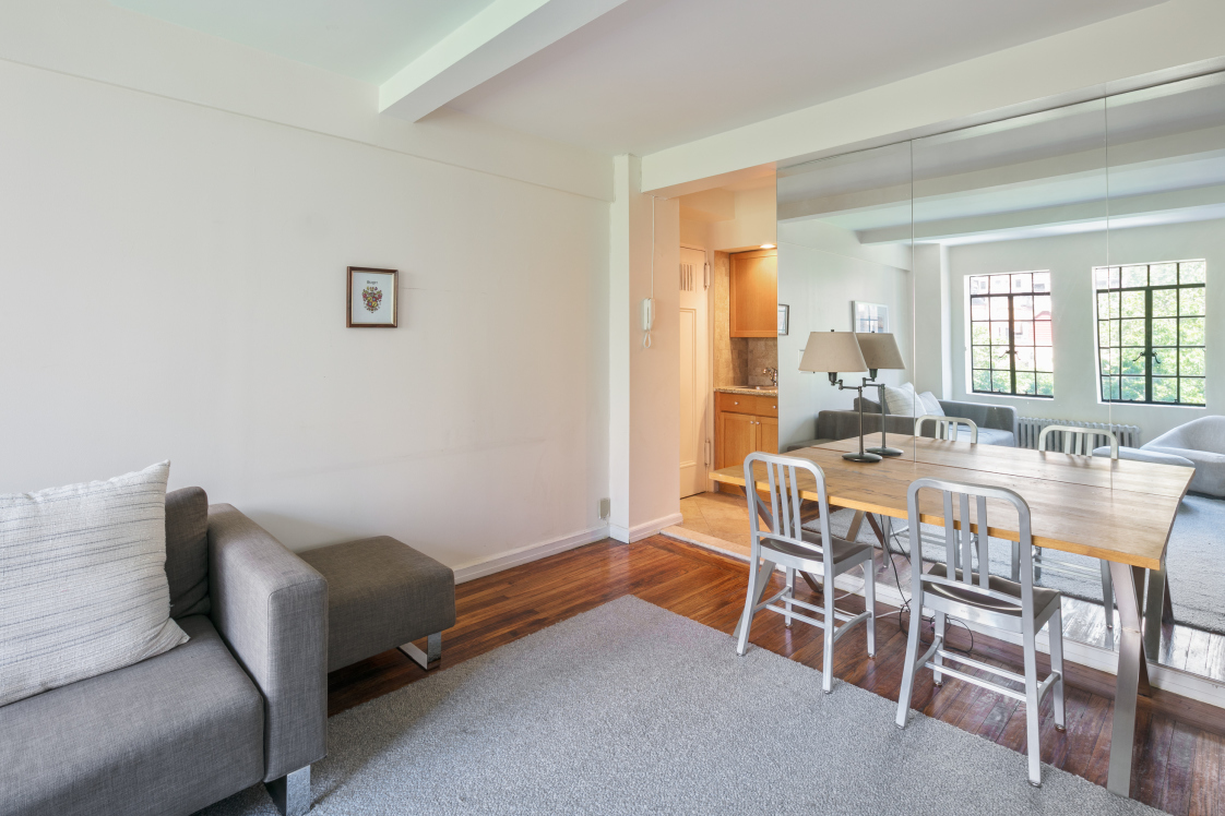 25 Tudor City Place, Unit 720 Manhattan, NY 10017 - Photo 2 of 5