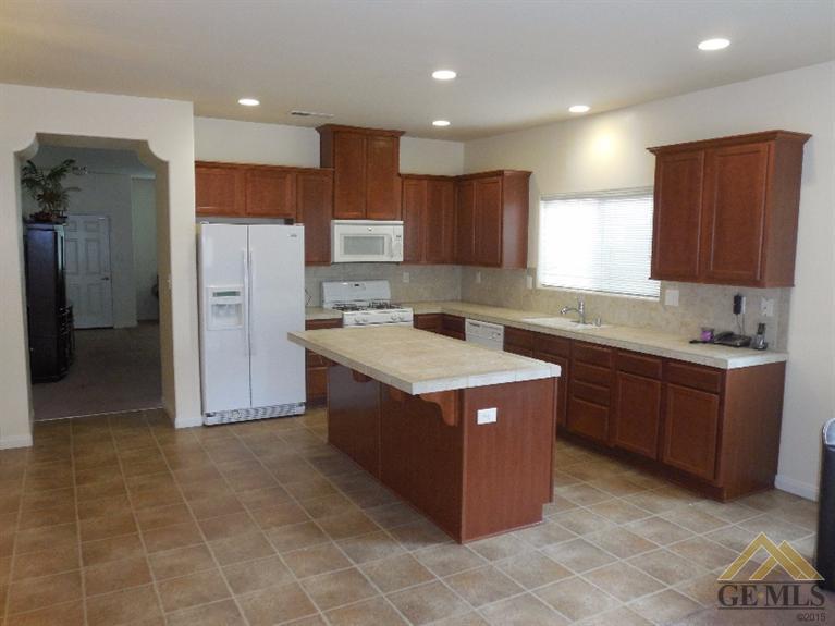 2220 Sosa Drive Bakersfield, CA 93313 - Photo 7 of 25