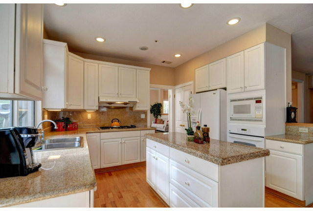 21 Ridgecrest Terrace San Mateo, CA 94402 - Photo 4 of 14 Gallery Image 4