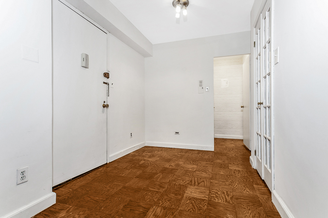 40 Sutton Place, Unit 2D Manhattan, NY 10022 - Photo 3 of 7