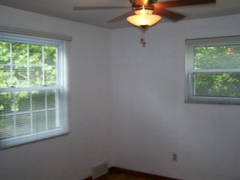 8151 Nixon Road Pittsburgh, PA 15237 - Photo 18 of 25 Gallery Image 18