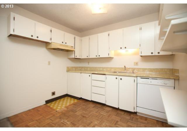 3140 Southwest Carson Street Portland, OR 97219 - Photo 8 of 11 Gallery Image 8