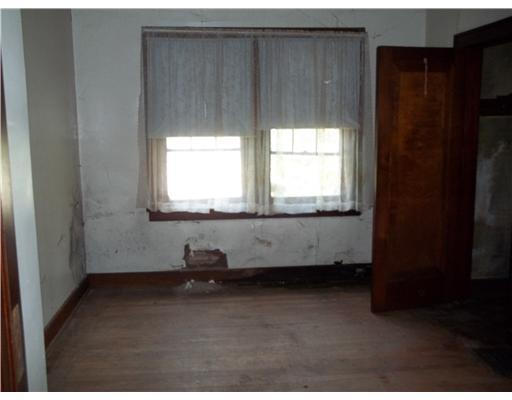 304 Forest Grove Road Coraopolis, PA 15108 - Photo 10 of 14