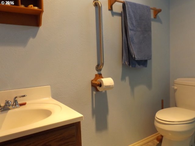 444 Reston Road Tenmile, OR 97481 - Photo 10 of 32