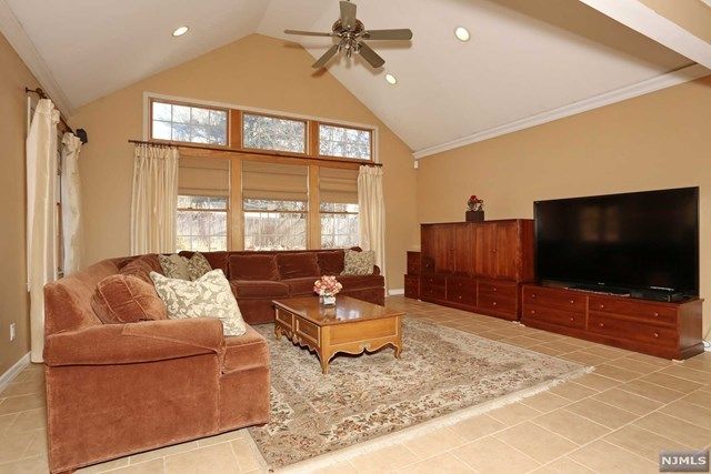615 Kingsbridge Lane Ridgewood, NJ 07450 - Photo 11 of 25 Gallery Image 11