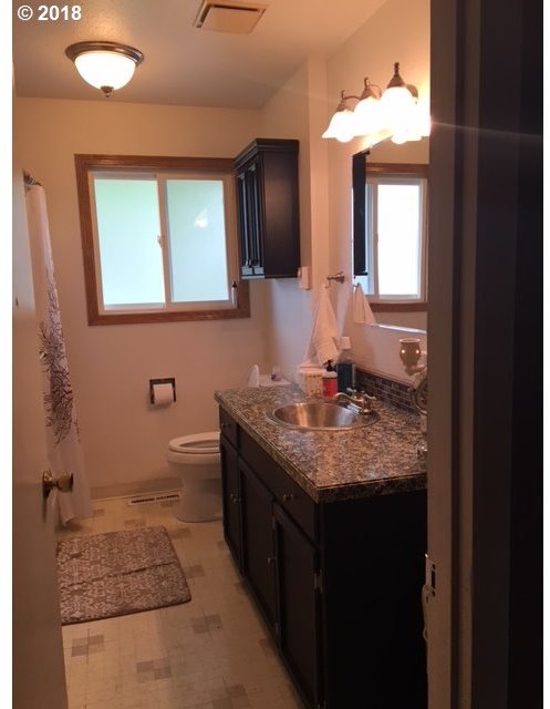 1420 Southwest 40th Street Pendleton, OR 97801 - Photo 10 of 18