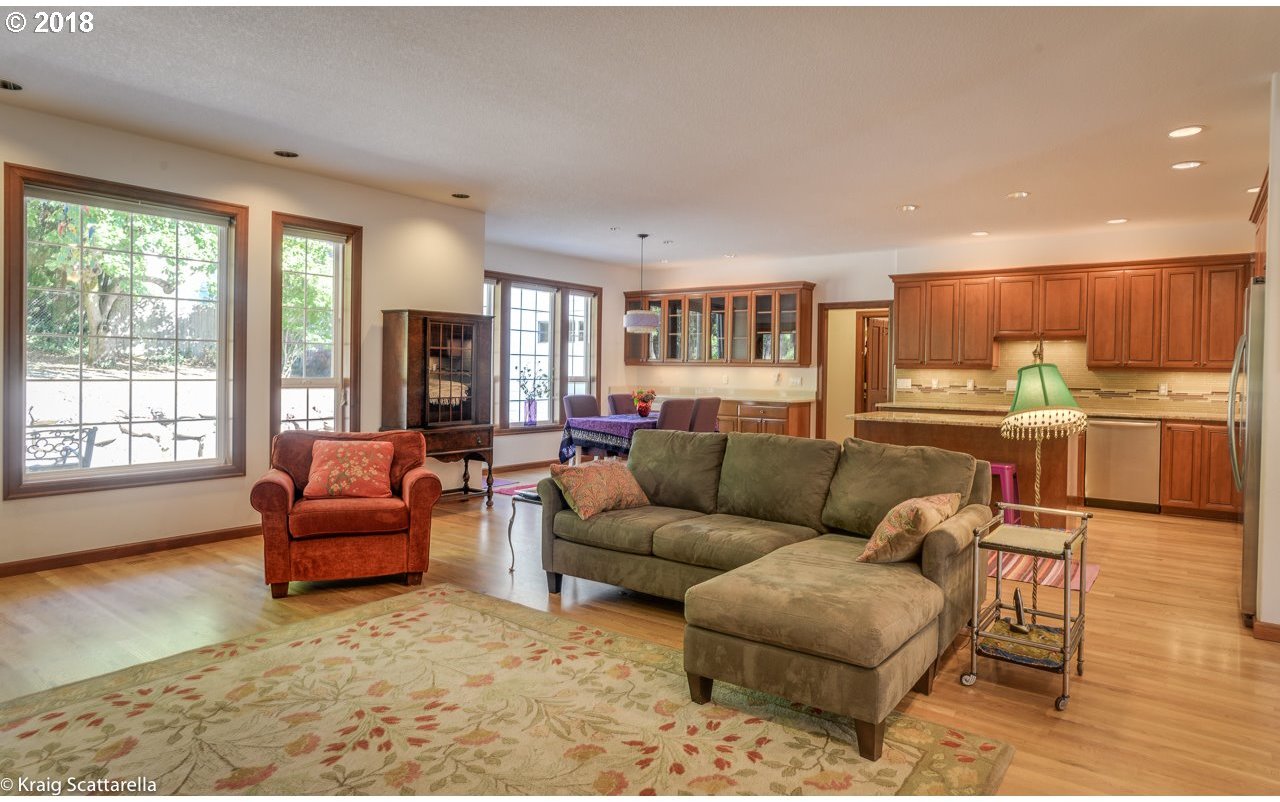 3123 Southwest Huber Street Portland, OR 97219 - Photo 14 of 23