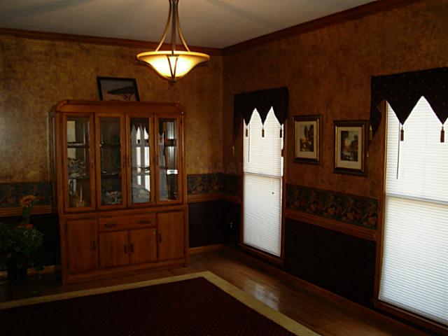 1500 John Ridge Drive Collierville, TN 38017 - Photo 6 of 22 Dining area provides ample room to accommodate large dinner party of family or friends.