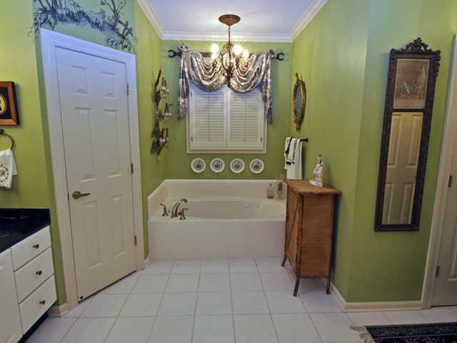 5233 Lexington Road Memphis, TN 38120 - Photo 10 of 19 Gallery Image 10