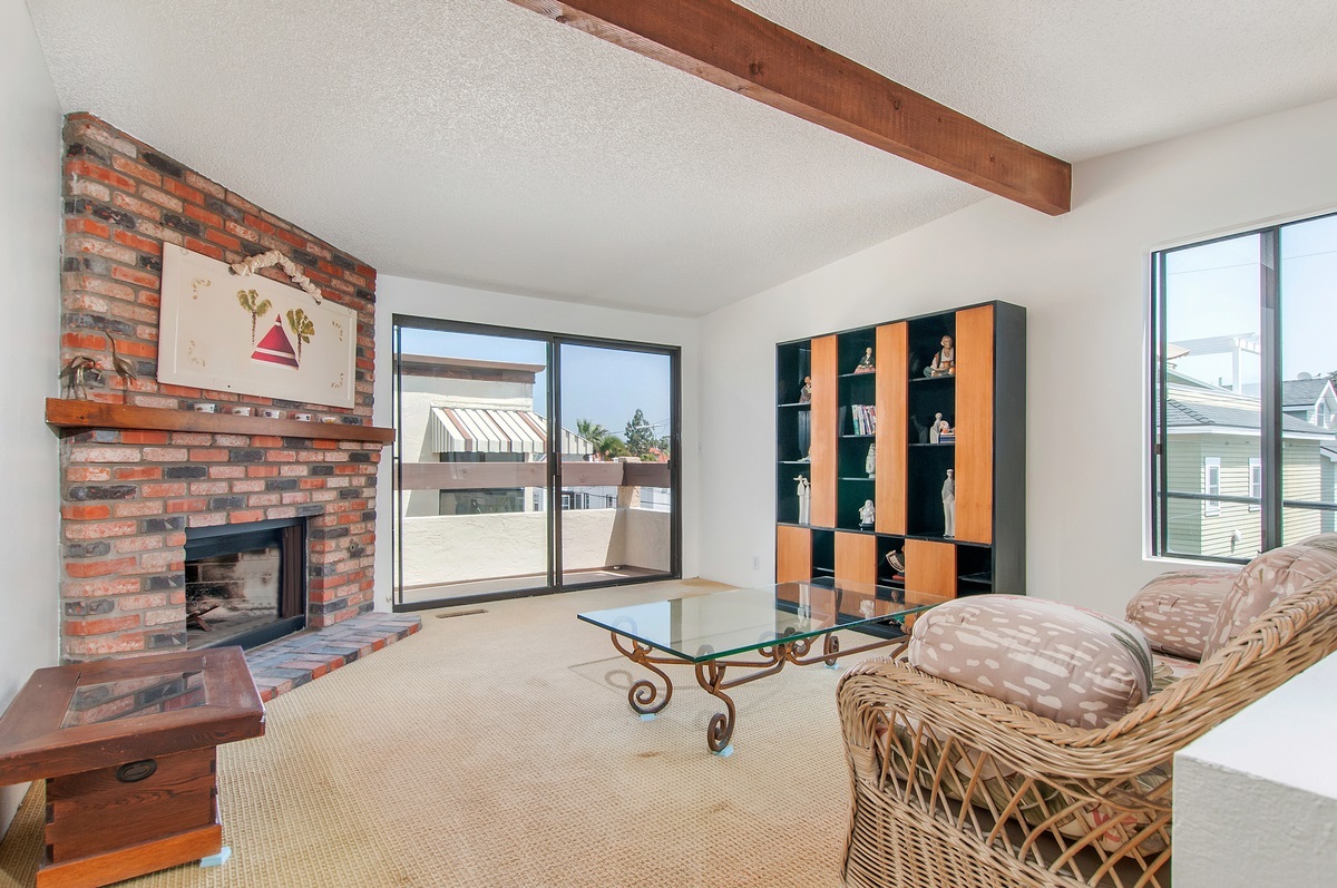 921 E Avenue, Unit E Coronado, CA 92118 - Photo 4 of 14 Towards balcony