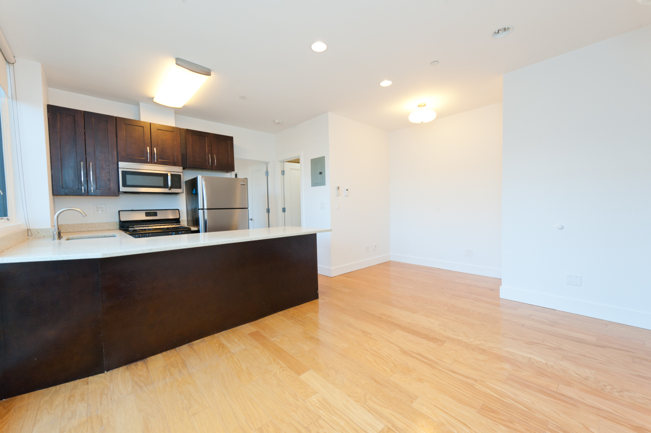 25-27 18th Street, Unit 4B Queens, NY 11102 - Photo 2 of 10