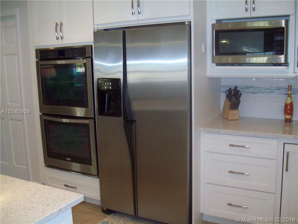 19650 Southwest 207th Avenue Miami, FL 33187 - Photo 10 of 34