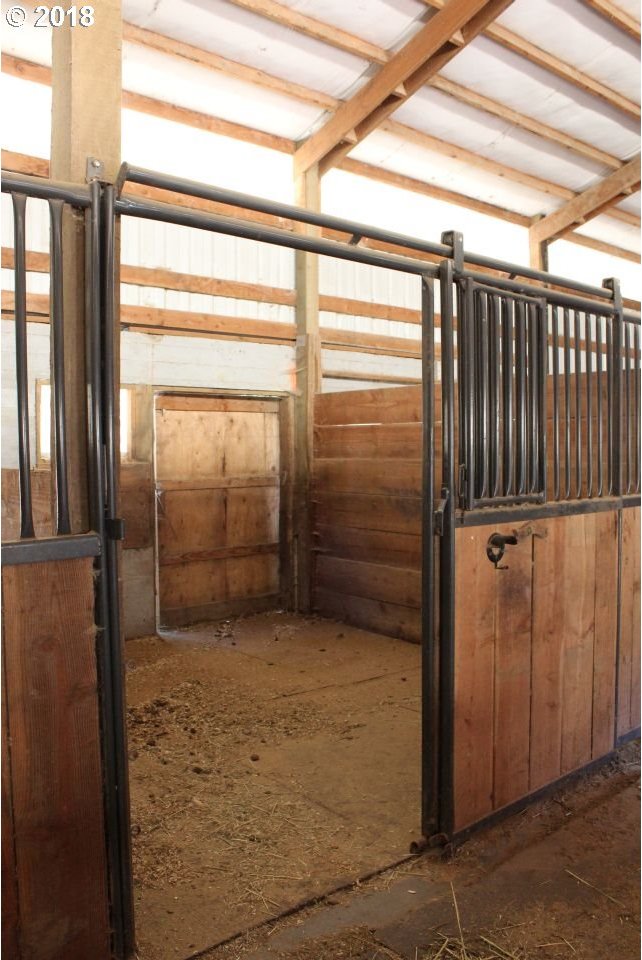 24042 South Engstrom Road Colton, OR 97017 - Photo 23 of 32 Gallery Image 23