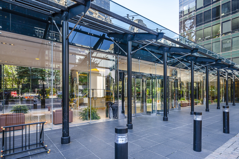 One Sutton Place North 420 E 61st St, Manhattan, NY 10065 - Photo 2 of 3