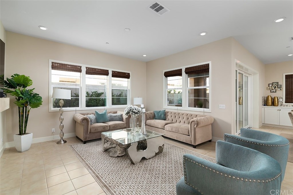 67 Swift Irvine, CA 92618 - Photo 7 of 44 Spacious & light design for quality family entertaining