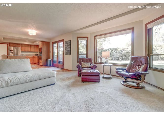 7068 Southwest Windemere Loop Portland, OR 97225 - Photo 12 of 28 Gallery Image 12