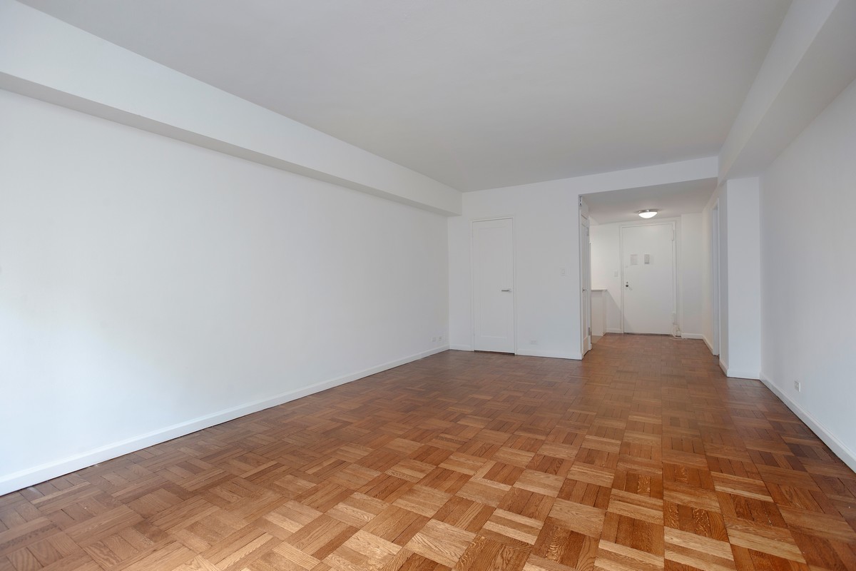 135 East 54th Street, Unit 10C Manhattan, NY 10022 - Photo 3 of 11