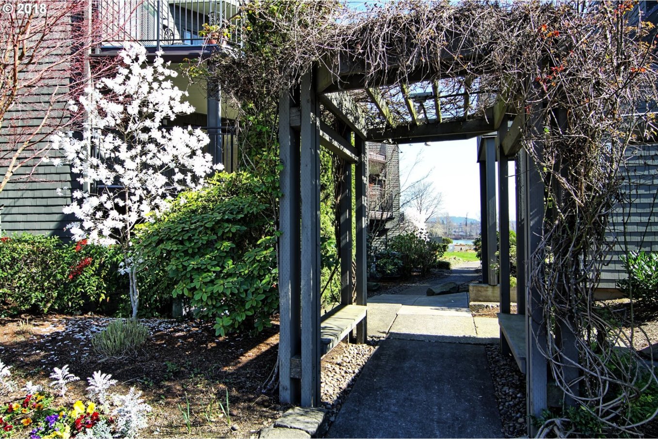 5630 South Riverside Lane, Unit 2 Portland, OR 97239 - Photo 16 of 20 Gallery Image 16