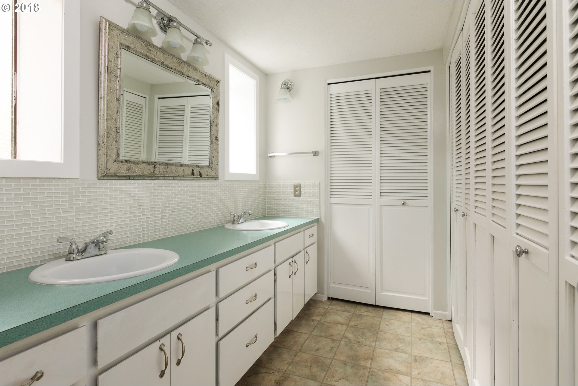 9709 Southwest Quail Post Road Portland, OR 97219 - Photo 15 of 26 Gallery Image 15